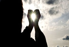 凯文·杜兰特脚踝严重受伤 对阵火箭赛后步履蹒跚返回更衣室.